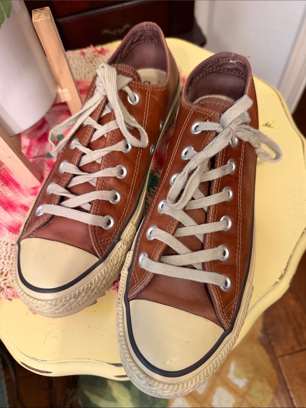 🏀🏀🏀BOGOHO🏀🏀🏀Converse Brown Leather Low-Top Sneakers with Cream Soles-9W/7M